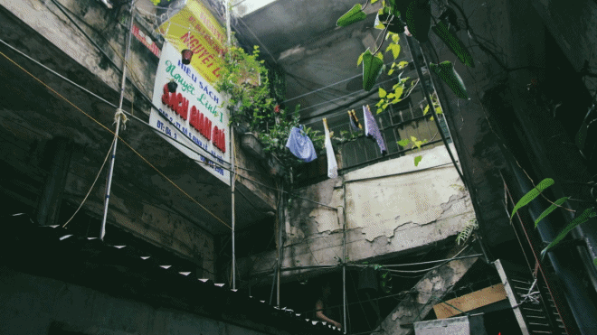 Những tiệm sách nhỏ ẩn sâu trong căn gác phố Đinh Lễ mà không phải 'mọt sách' nào cũng biết Ảnh 2