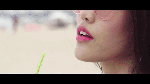 Trốn khỏi thị phi The Face, Lan Khuê đẹp “chói lóa” tại Nha Trang Ảnh 2