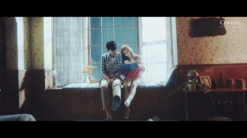 Sau loạt MV 'tự kỷ', cuối cùng Jessica cũng chịu khoe 'bạn trai' trong 'Summer Storm' Ảnh 2