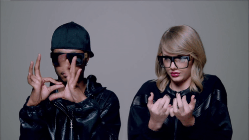 Đang hân hoan trong hàng loạt chiến thắng, Taylor Swift bỗng dưng dính kiện tụng Ảnh 2