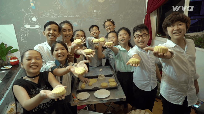 Thí sinh The Voice Kids hào hứng trải nghiệm làm bánh Trung thu Ảnh 2