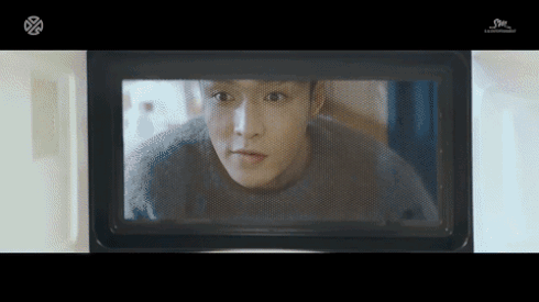 LAY (EXO) thoả sức tung hoành trong MV tái xuất ngập sắc màu Ảnh 2