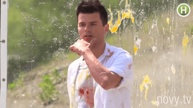 Thí sinh chót bảng Next Top Ukraine bị lấy làm 'bia' ném cà chua, trứng gà: Lọt top nguy hiểm còn chưa đủ tủi sao? Ảnh 2