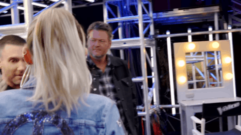 Ai bảo ghét nhau chứ Adam Levine và Miley Cyrus vẫn 'tình bể bình' thế này cơ mà! Ảnh 2