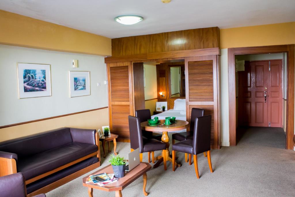 Khách sạn được trang trí hết sức trang nhã và gần gũi, giá cả khá phù hợp, được rất nhiều khách du lịch yêu thích.