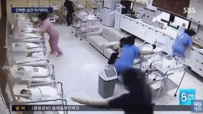 Giữa trận động đất mạnh gây rung lắc dữ dội, hành động của y tá khiến ai ai cũng xúc động Ảnh 2