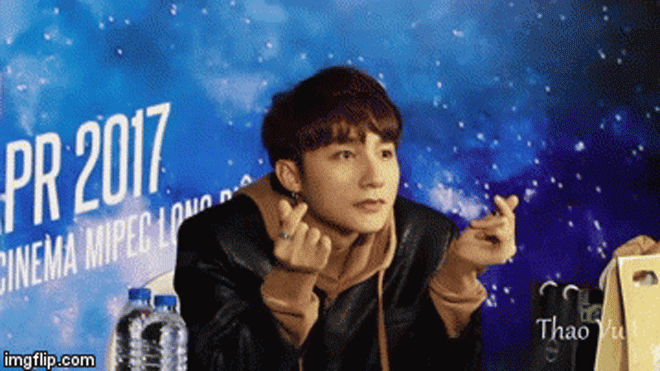 Biết điều này bạn sẽ hết dám chụp hình kiểu “bắn tim” trước khi quá muộn Ảnh 2