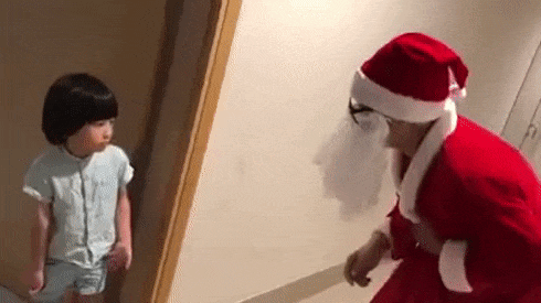 Duy Mạnh cực 'lầy' hoá thân thành ông già Noel, hỏi con trai 'Cháu có người yêu chưa?' Ảnh 2