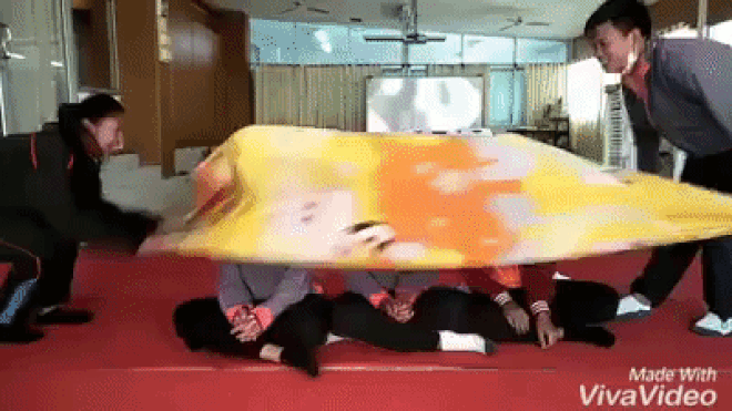 Lập 'team' chơi ngay trò mới này nào: Hô biến tóc Songoku chỉ bằng 1 cái mền! Ảnh 2