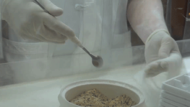 Độc đáo món kẹo râu rồng ở Trung Quốc phải quấn trên 16.000 vòng mới hoàn thành món ăn Ảnh 2