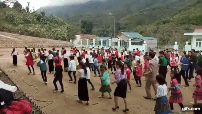 Clip học sinh miền núi nhảy Cha Cha Cha tập thể dục giữa giờ gây sốt mạng xã hội Ảnh 2