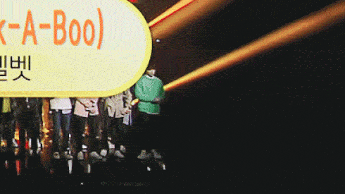 Chết cười: Pháo giấy bắn lên khiến tiền bối 9 năm ‘ngã rạp’, tân binh… đứng yên Ảnh 2