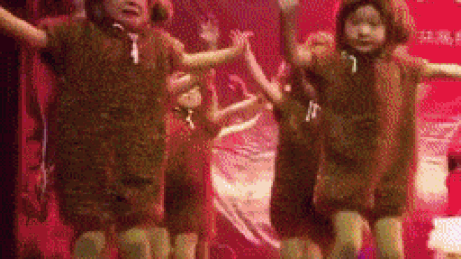 Em bé đáng yêu nhất thế giới: Buồn đến phát khóc nhưng vẫn hy sinh vì nghệ thuật Ảnh 2