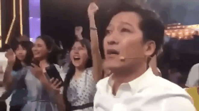 Hậu lùm xùm 'chiếm sóng' Mai Vàng, Trường Giang không cầm được nước mắt trước chiến thắng của U23 Việt Nam Ảnh 2