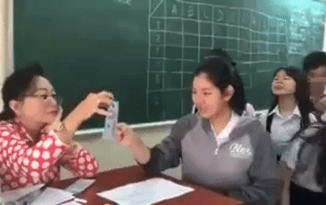 Sự thật đằng sau clip cô giáo mừng tuổi cho học sinh 500.000 đồng kiểu 'đánh đố' Ảnh 2