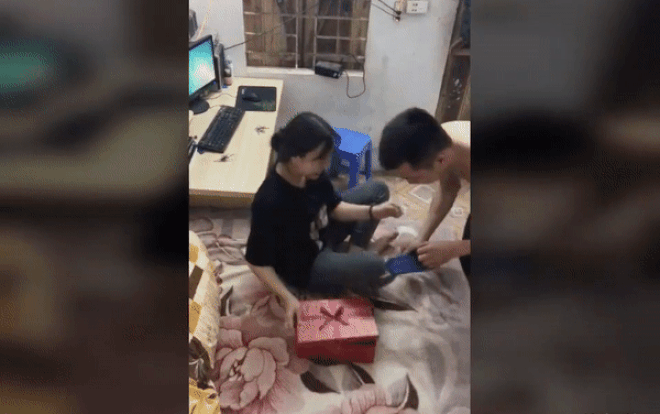Hộp đựng còn đắt hơn món quà, người chồng khiến cư dân mạng xúc động Ảnh 2