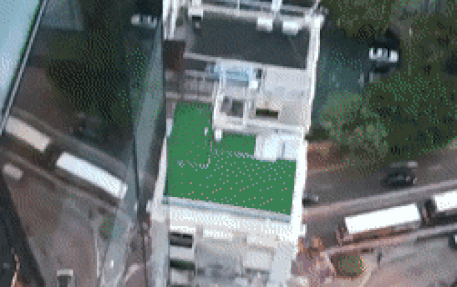 Mặc bikini ngồi chênh vênh trên tầng 33 để câu like, cô gái bị dân mạng 'chửi té tát' Ảnh 2