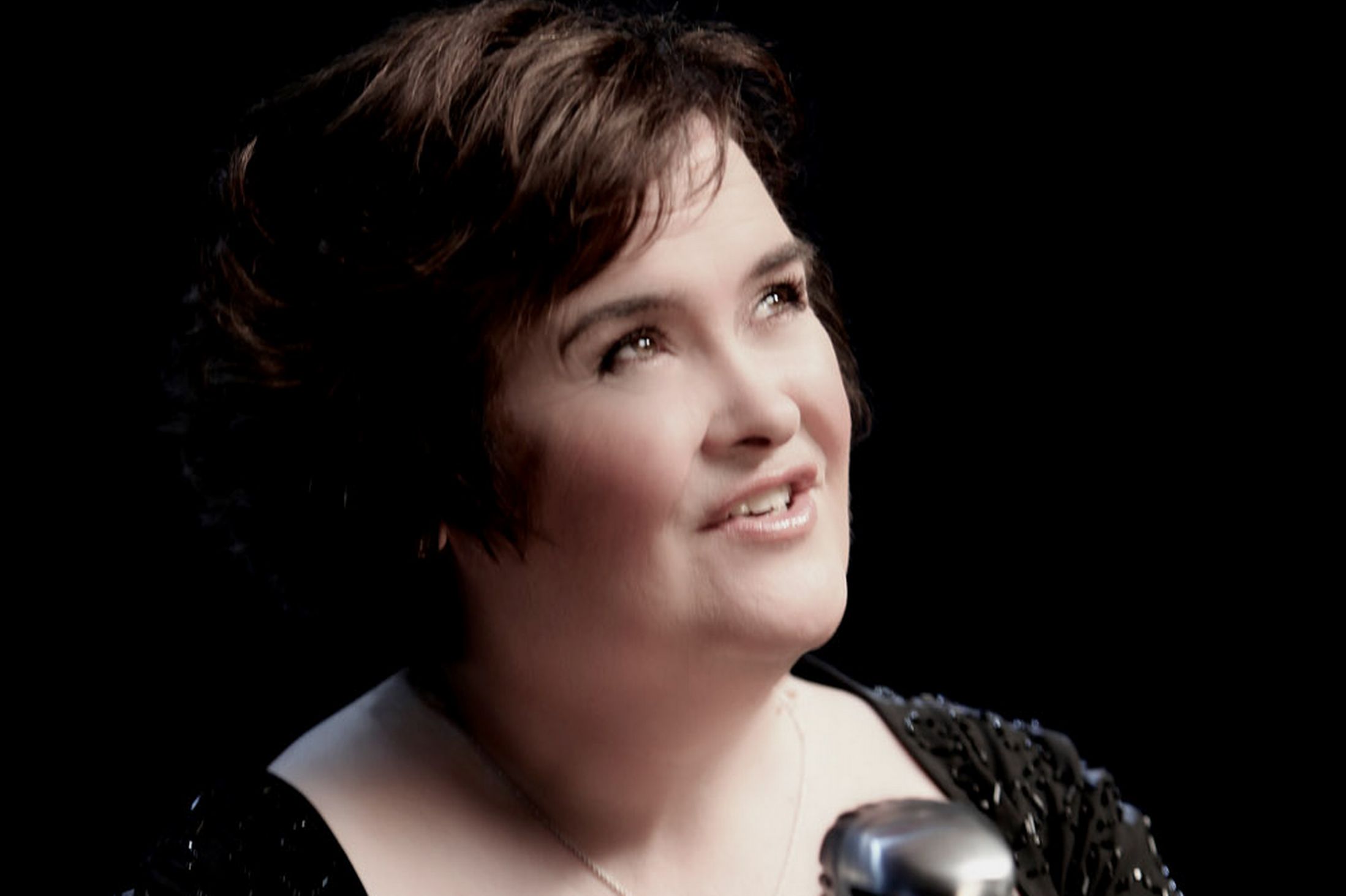 Nếu bạn nghĩ mình đã quá tuổi để thực hiện ước mơ thì hãy nhìn vào Susan  Boyle - Saostar.vn