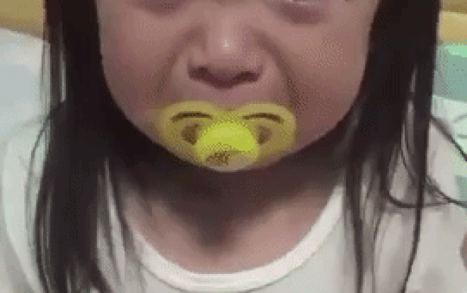 Bé gái hút triệu view vì… giả vờ khóc lóc theo cách siêu bá đạo! Ảnh 2