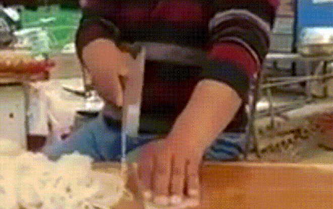 Đỉnh cao tuyệt kỹ thái thịt chính là đây: Nhanh như cắt mắt không cần nhìn dao Ảnh 2