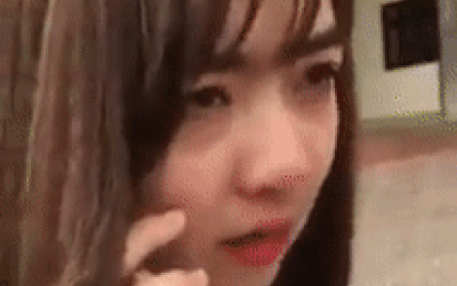 Khóc lóc gọi cho mẹ vì bị 'gài' mua hàng trên mạng, nữ sinh trường Y khiến dân tình chú ý vì… quá xinh Ảnh 2