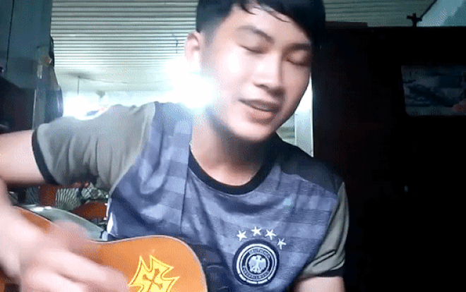 Vừa hát vừa tát mạnh vào má tạo âm thanh, chàng trai khiến cư dân mạng 'tê tái' thay Ảnh 2