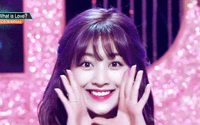 Concept nhàm chán, thủ lĩnh TWICE vẫn khiến fan rụng rời với nụ cười 'chói' hơn mặt trời Ảnh 2