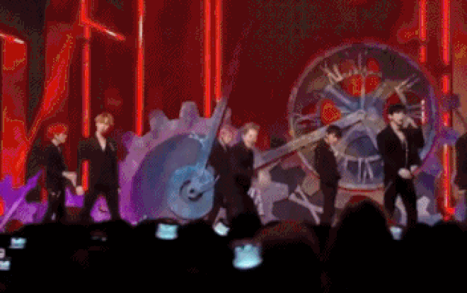 Bạn có biết điệu nhảy 'bật tôm' đang rất hot từ các nhóm nhạc nam Kpop? Ảnh 2