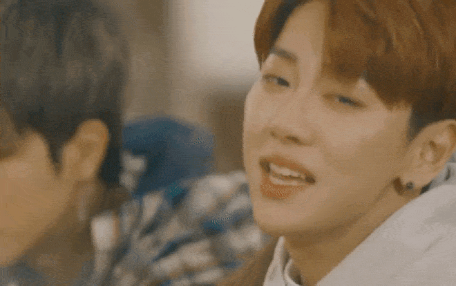 Thủ lĩnh boygroup không tưởng từ Produce 101 nghẹn nước mắt trong MV trước khi tan rã Ảnh 2