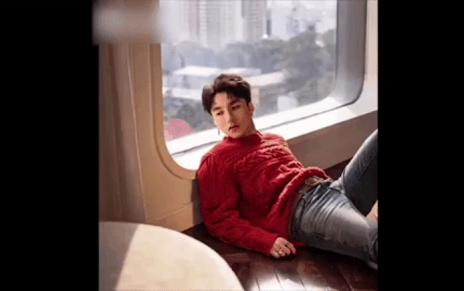 Cười ngặt nghẽo với clip của Sơn Tùng: 'Tùng nhớ bạn kinh khủng, nhớ tàn bạo nên mở Facebook lại rồi này' Ảnh 2