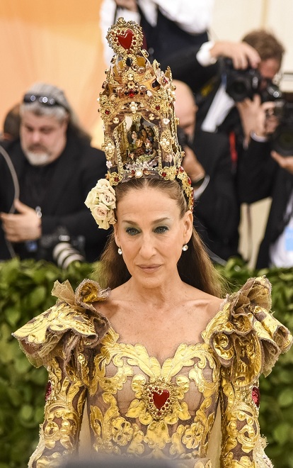 Điểm qua những thảm họa makeup tại Met Gala 2018