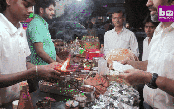 Ăn 'trầu lửa' cháy rực ở Ấn Độ Ảnh 2