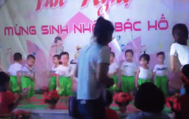 Clip ghi lại 'nỗi ám ảnh' của giáo viên mầm non: Mặc cô 'quẩy' nhiệt tình, các cháu vẫn đứng im như tượng Ảnh 2