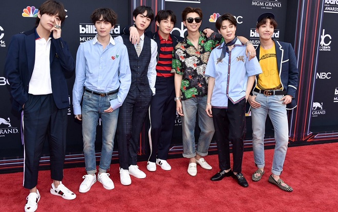 Vẻ đẹp xuất thần của Jin BTS gây bão cộng đồng mạng tại Billboard Music Awards 2018