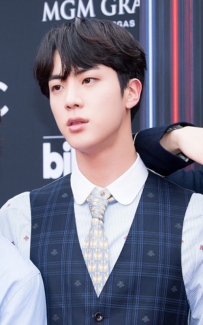 Vẻ đẹp xuất thần của Jin BTS gây bão cộng đồng mạng tại Billboard Music Awards 2018