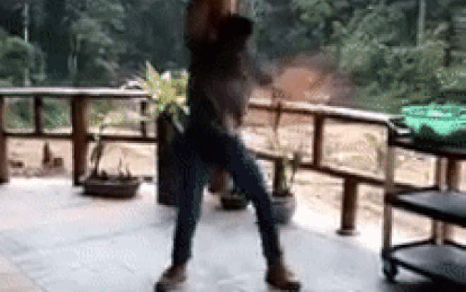 Xuất hiện 'thánh' vẩy rau khiến chị em ầm ầm xin làm đệ tử Ảnh 2