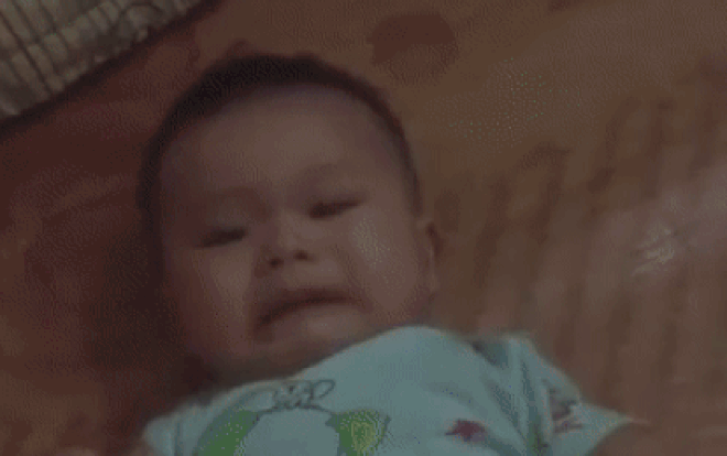 Cô vợ 'số hưởng' gây tranh cãi gay gắt khi chỉ rung đùi ngồi chơi game, còn con khóc cứ kệ chồng lo Ảnh 2