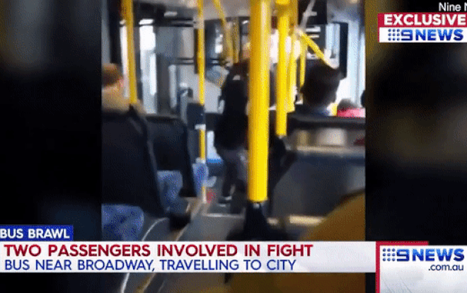 Hành khách xe buýt đấm nhau túi bụi vì 'nói chuyện điện thoại quá to' Ảnh 2