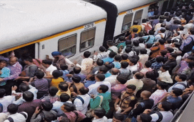 'Chuyến tàu sinh tử' tại Mumbai, trung bình 9 ca tử vong mỗi ngày Ảnh 2