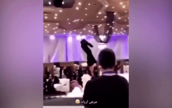 Trình diễn thời trang không người mẫu như 'trong phim ma' ở Ả Rập Xê-út Ảnh 2