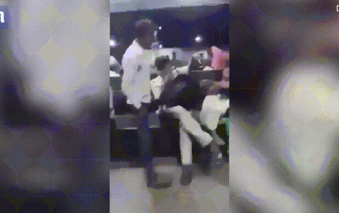 Giả vờ ngủ gật để sàm sỡ phụ nữ, cảnh sát hứng trọn cú tát giáng trời vào mặt Ảnh 2