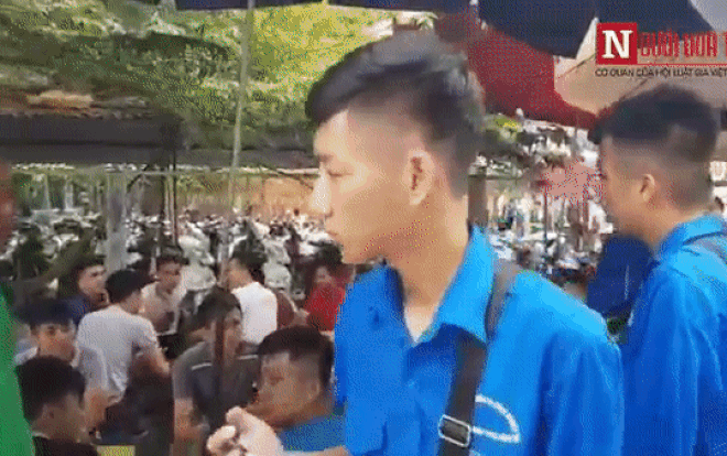 Hi hữu: Thí sinh quên ký tên vào bài thi Ngữ văn, sinh viên tình nguyện nhớn nhác tìm Ảnh 2