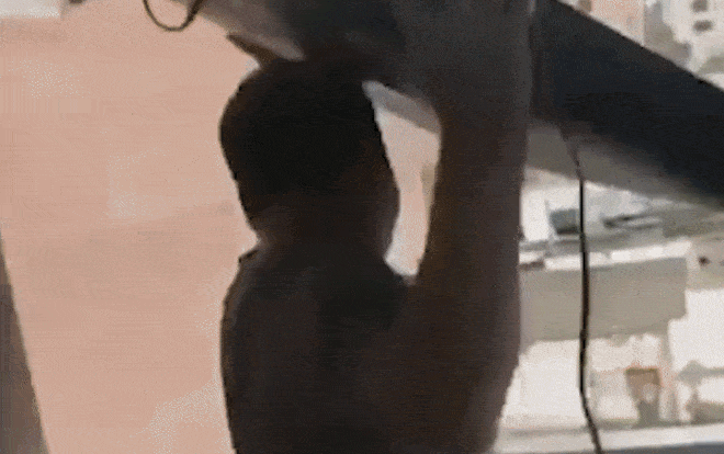 Argentina thua Pháp, CĐV ném thẳng TV từ tầng 2 xuống nát bét Ảnh 2