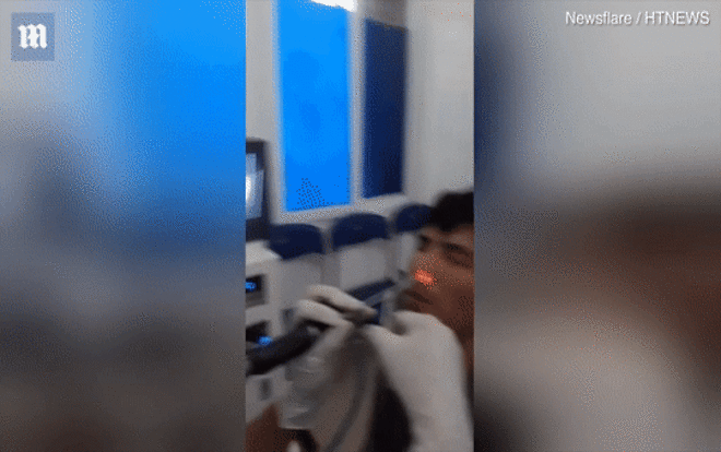 'Nuôi' đỉa trong mũi, người đàn ông Việt khiến báo Tây 'rùng mình' Ảnh 2