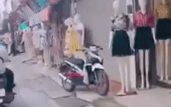 Góc thử thách dành cho chị em: Đi hơn 2km về nhà qua hàng trăm cửa hàng quần áo Ảnh 2