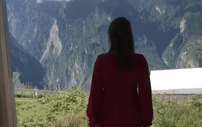 Chỉ vài giây ngắn ngủi, đoạn clip đã khiến bao người muốn 'Em ơi đi trốn với anh, mình đi đến nơi có biển bạc núi xanh…' Ảnh 2