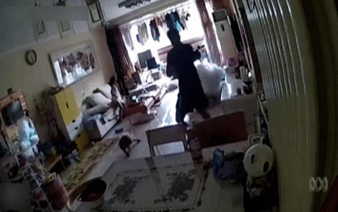 Xe điện bất ngờ phát nổ kinh hoàng khi đang sạc trong nhà Ảnh 2