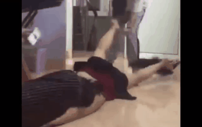 Chỉ vì mặc áo hai dây và quần đùi ở nhà, người vợ bị chồng 'xử đẹp' Ảnh 2