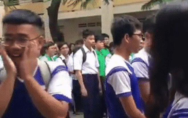 Trào lưu 'chiếm sóng' MXH tháng 8: Thẳng tay tát bạn thân mà không sợ bị giận! Ảnh 2