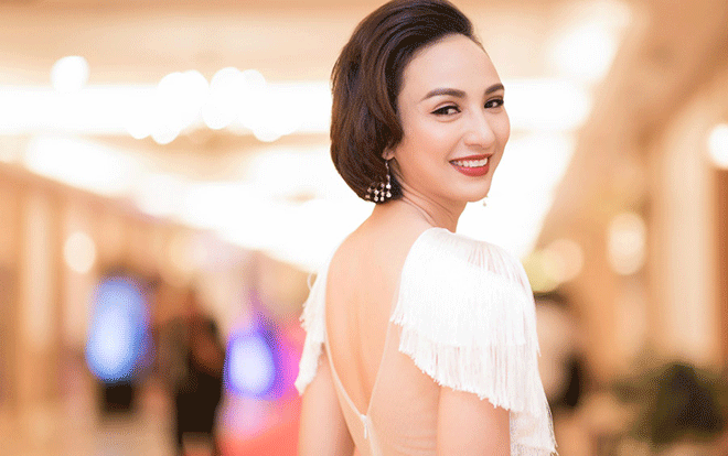 Hoa hậu Ngọc Diễm diện váy tua rua trắng muốt khoe khéo vòng 1 gợi cảm Ảnh 2